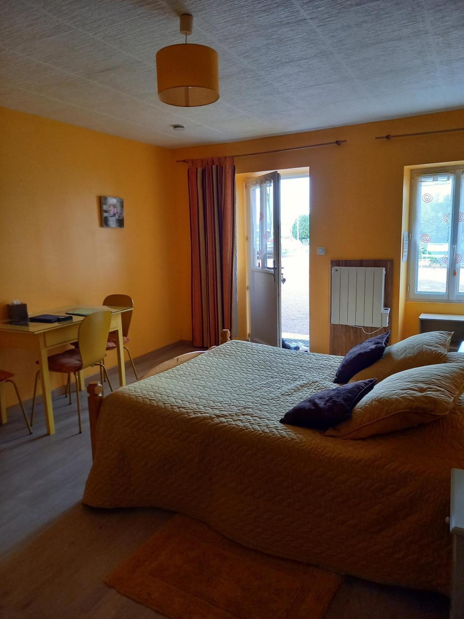Le Logis Du Livier Hotel Saint-Georges-sur-Layon Room photo